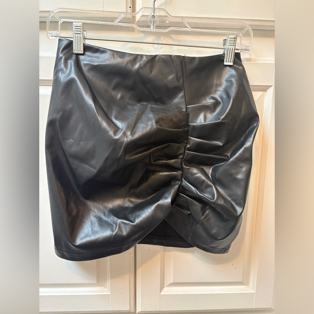 SHEIN Black Faux Leather Gathered Mini Skirt